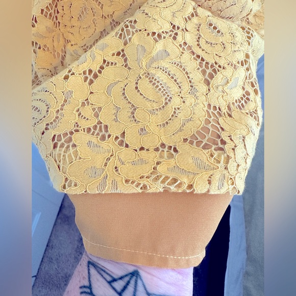 Plus size, sleeveless, yellow lace top from Macys. - Picture 5 of 5